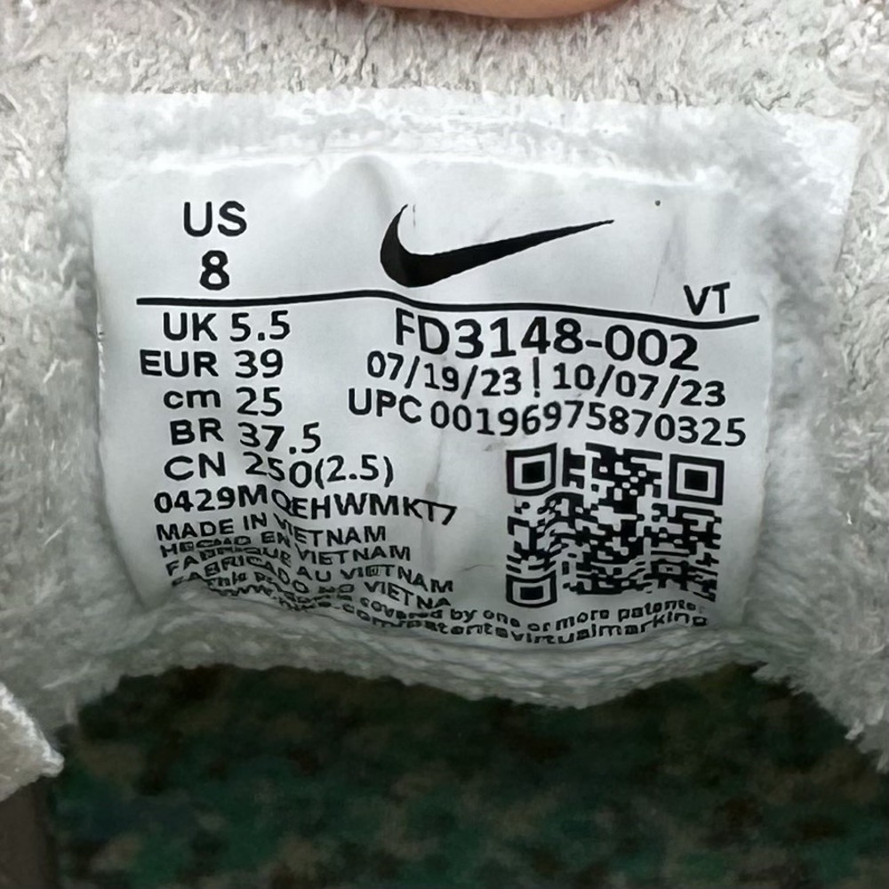 Nike Women’s Light Beige Knit Sneakers with Gray Swoosh - Picture 7 of 7